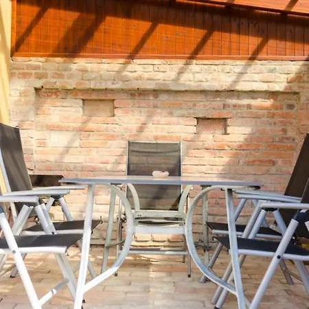 Korabovi Apartamento *